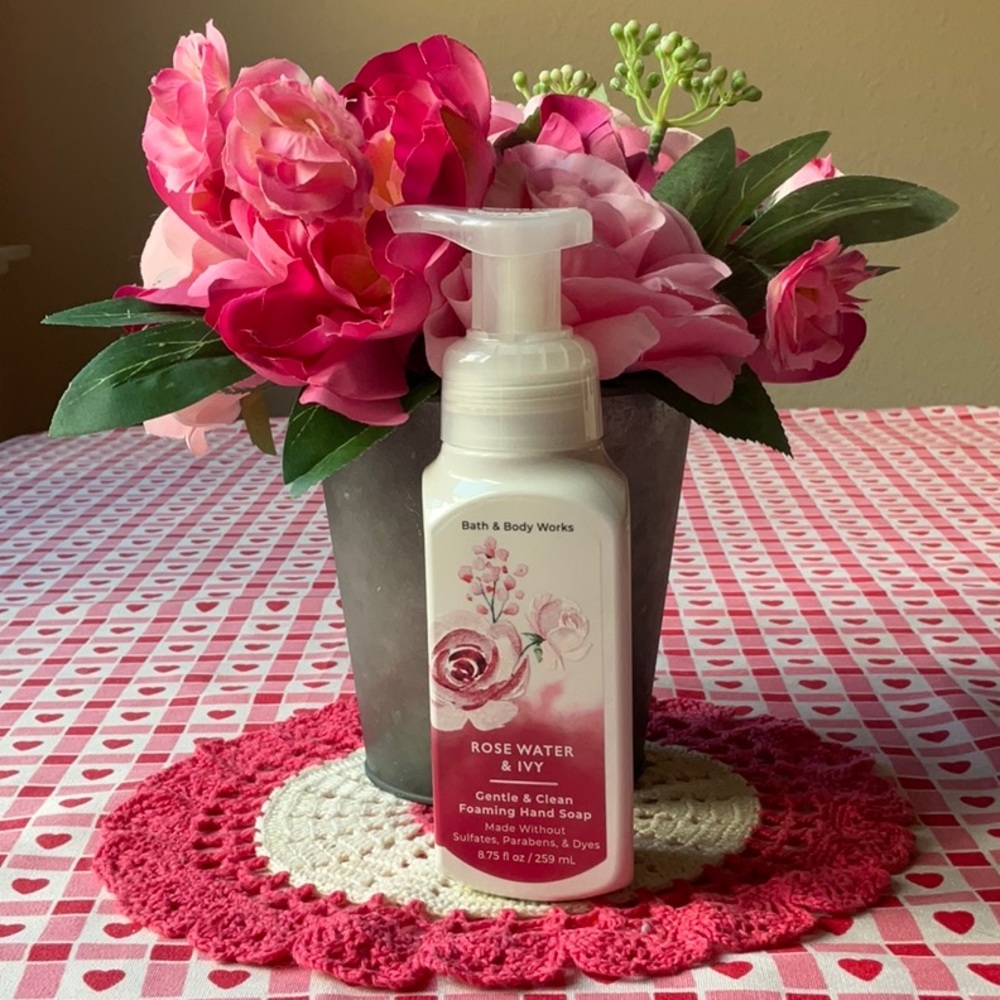🧴💐🧴 BATH & BODY WORKS ROSE WATER  & IVY HAND SOAP 🧴💐🧴 NWT 🧴💐🧴 - Picture 9 of 16